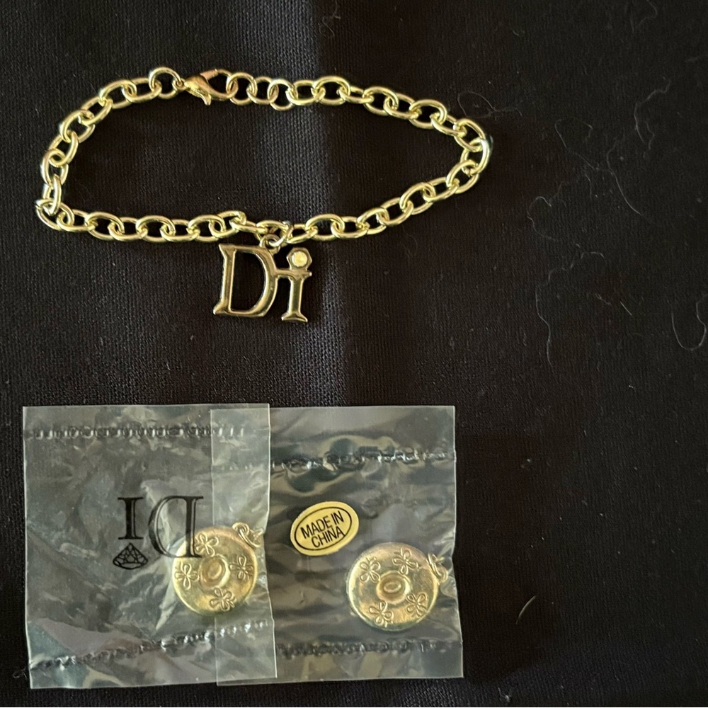 Diamond International Gold Charm Bracelet Set. 8 bracelets multiple charms. - Picture 10 of 15